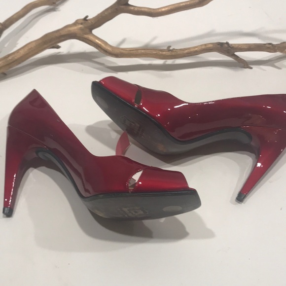 STUART WEITZMAN max red quasar patent pumps 10 - Picture 6 of 8